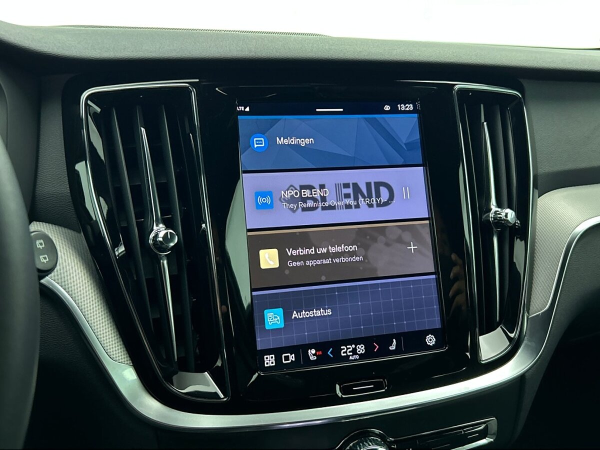 47797613 volvo v60 2 0 t6 awd plus dark trekhaak leder harman kardon audio 7 03