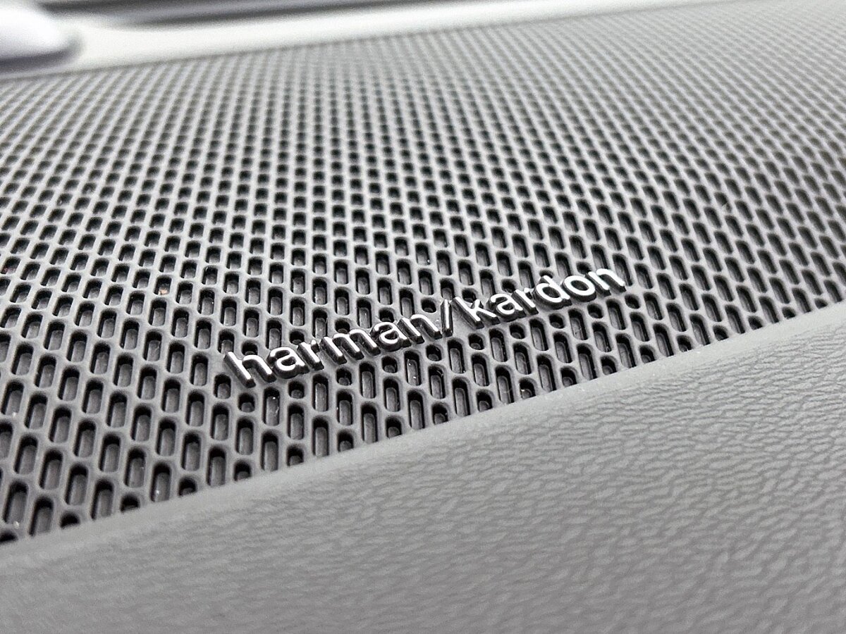 49833650 volvo v60 2 0 t6 awd plus dark trekhaak 360 camera harman kardon aud 82