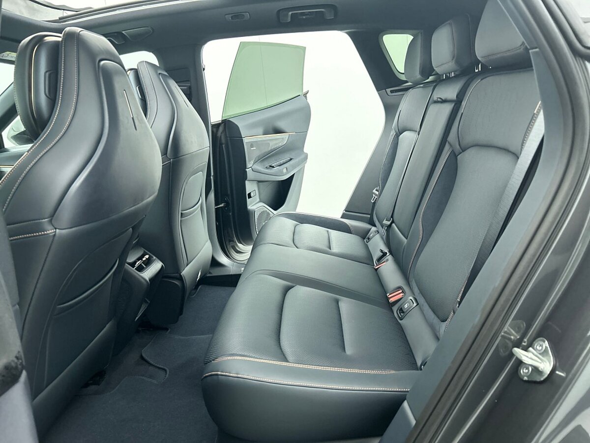 46691496 lynk co 08 more 345 pk 200km phev full option dealer demo 27