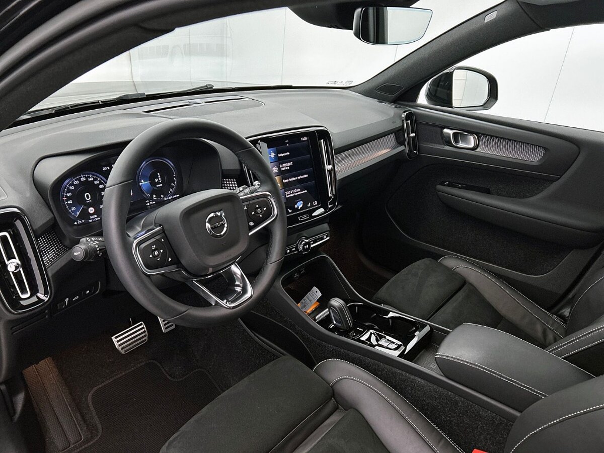 46990970 volvo xc40 1 5 t4 recharge r design 13