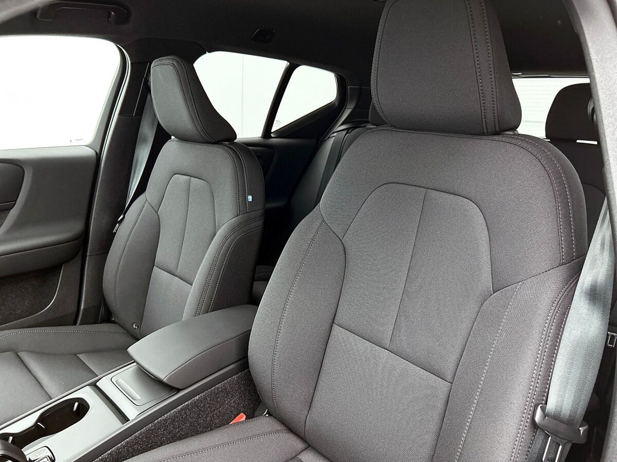 47451360 volvo ex40 ex40 extended range core business climate pack versatility 38