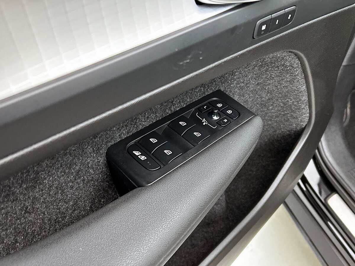 47460046 volvo xc40 2 0 b4 plus dark memory seats trekhaak climate pack 63