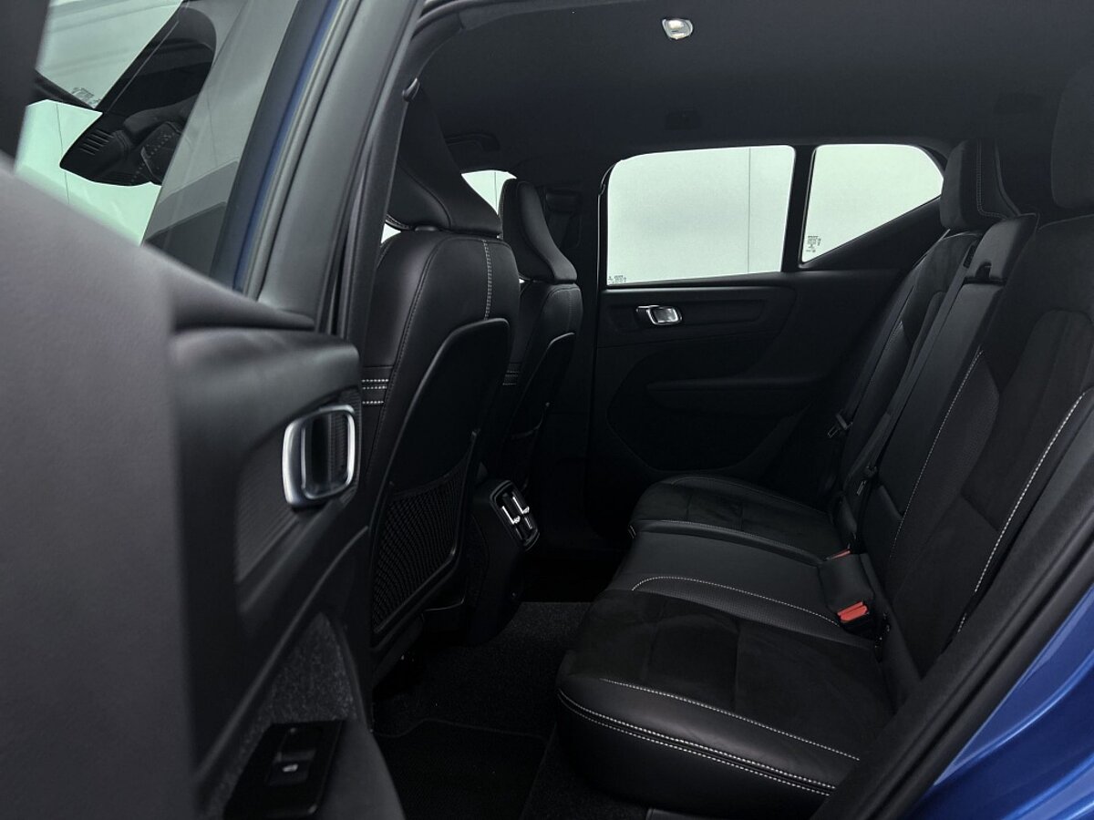 44714624 volvo xc40 recharge p8 awd r design 70
