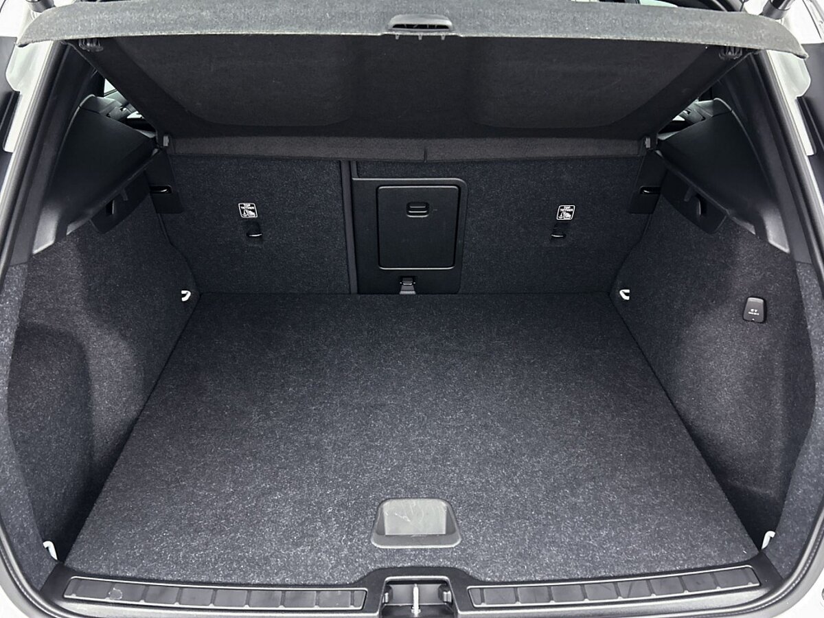 44986349 volvo xc40 1 5 t4 recharge r design 67
