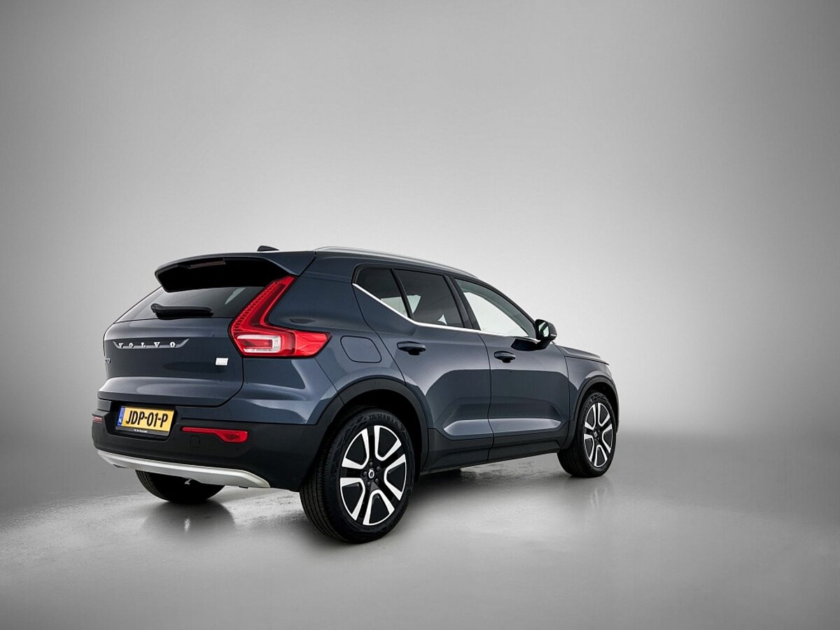 47570518 volvo xc40 1 5 t4 inscription h k getint glas pilot assist leder 4 02