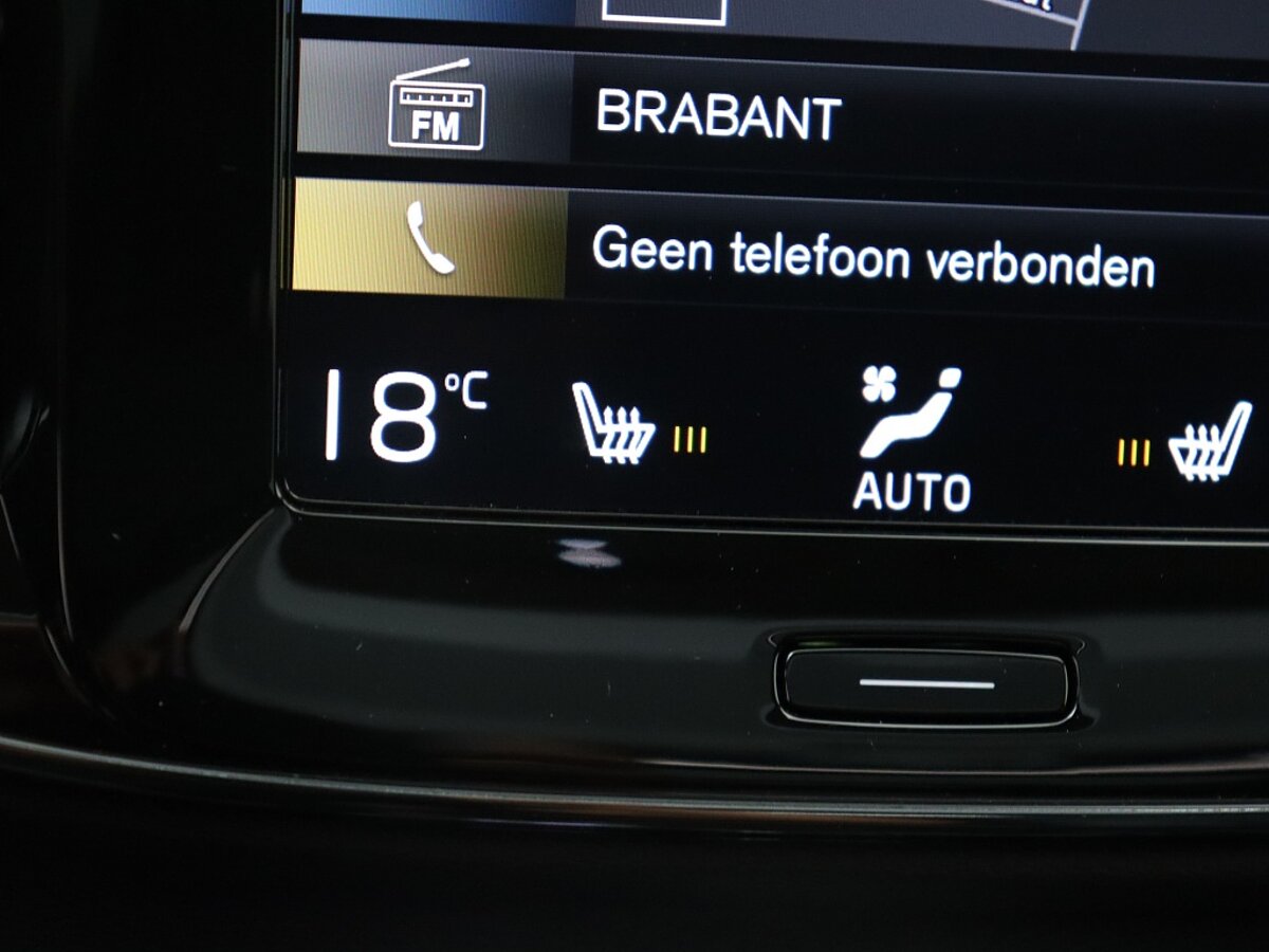 34860842 volvo xc40 1 5 t4 twin engine ultimate dark 20 velgen pano dak 56