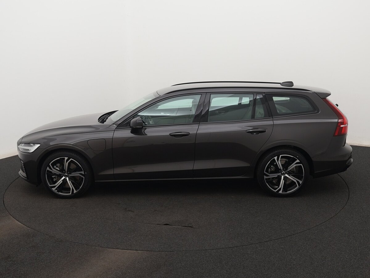 39204298 volvo v60 2 0 t6 awd plus dark 2 13