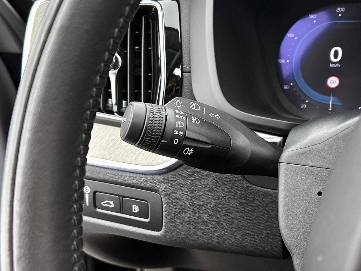 49419930 volvo xc60 t8 bright pano 20 inch long range 360 pilot assist 9 01