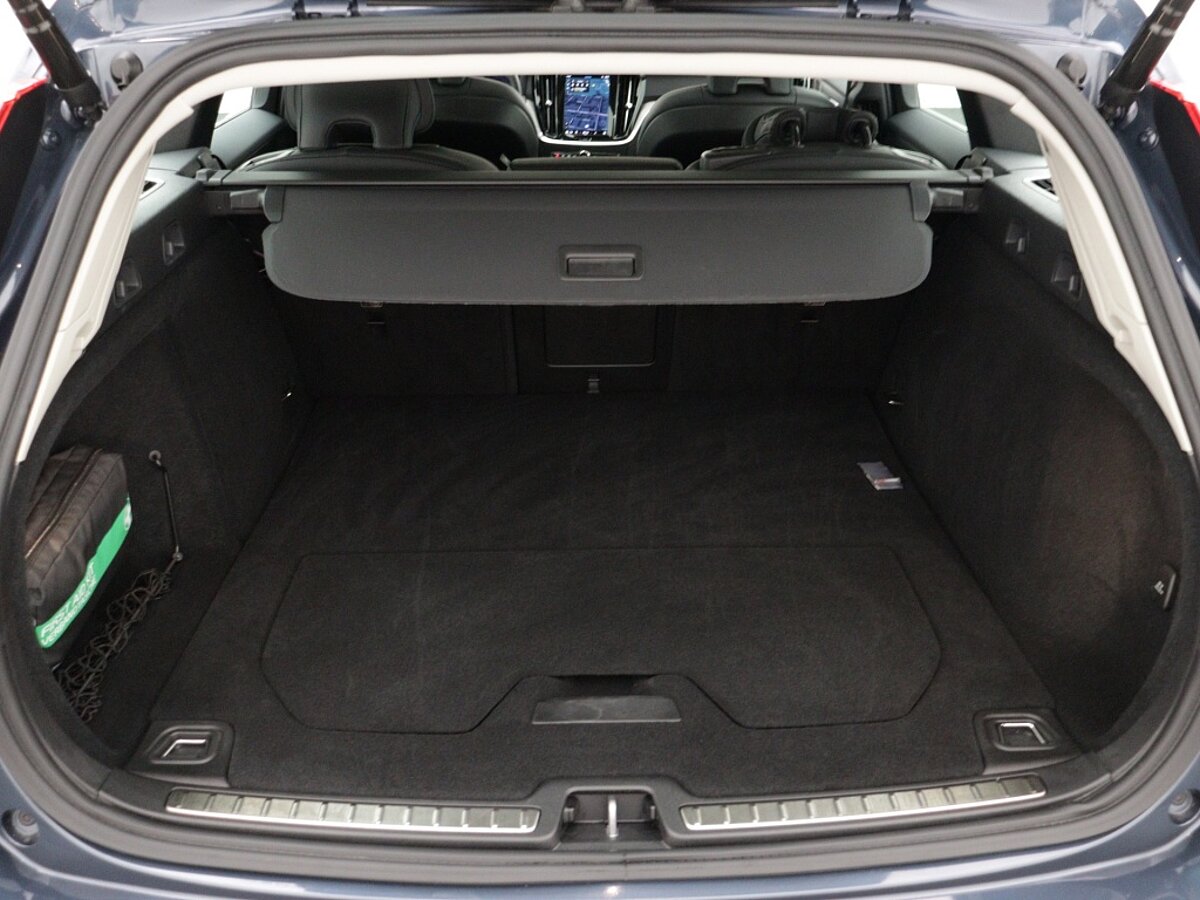 43882075 volvo v60 2 0 b4 plus bright panorama dak leder camera h k 902c01