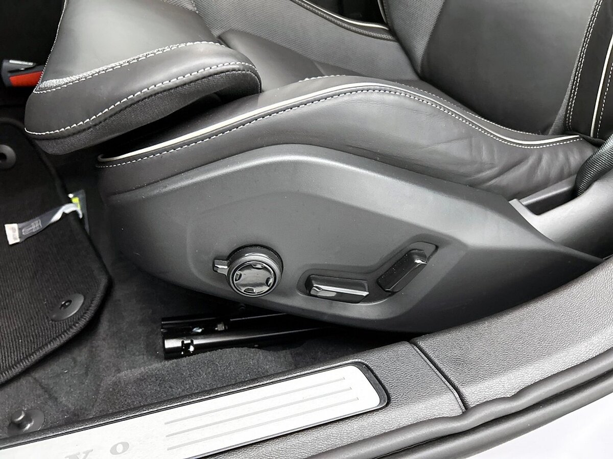 47464303 volvo v60 t6 awd recharge plus dark trekhaak 94