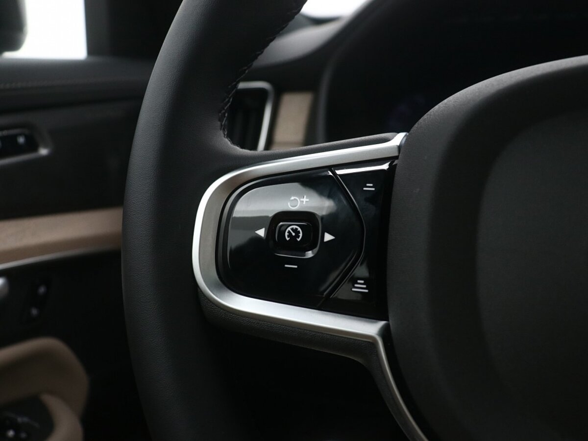 47021368 volvo xc90 t8 plug in awd ultra dark luchtvering trekhaak massagestoe f79782