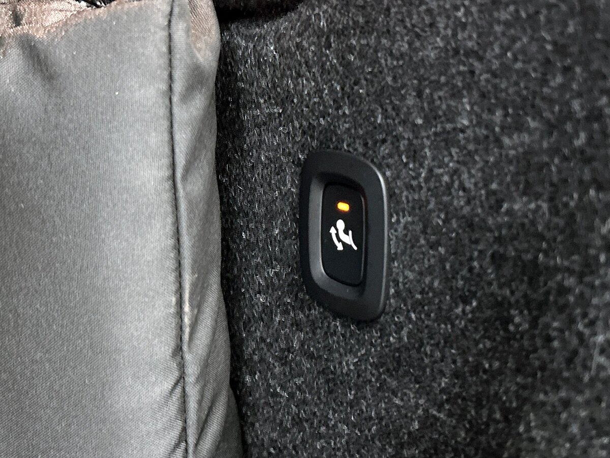 48515761 volvo xc40 2 0 b4 plus dark 19 inch trekhaak voorruit verwarming 9 05