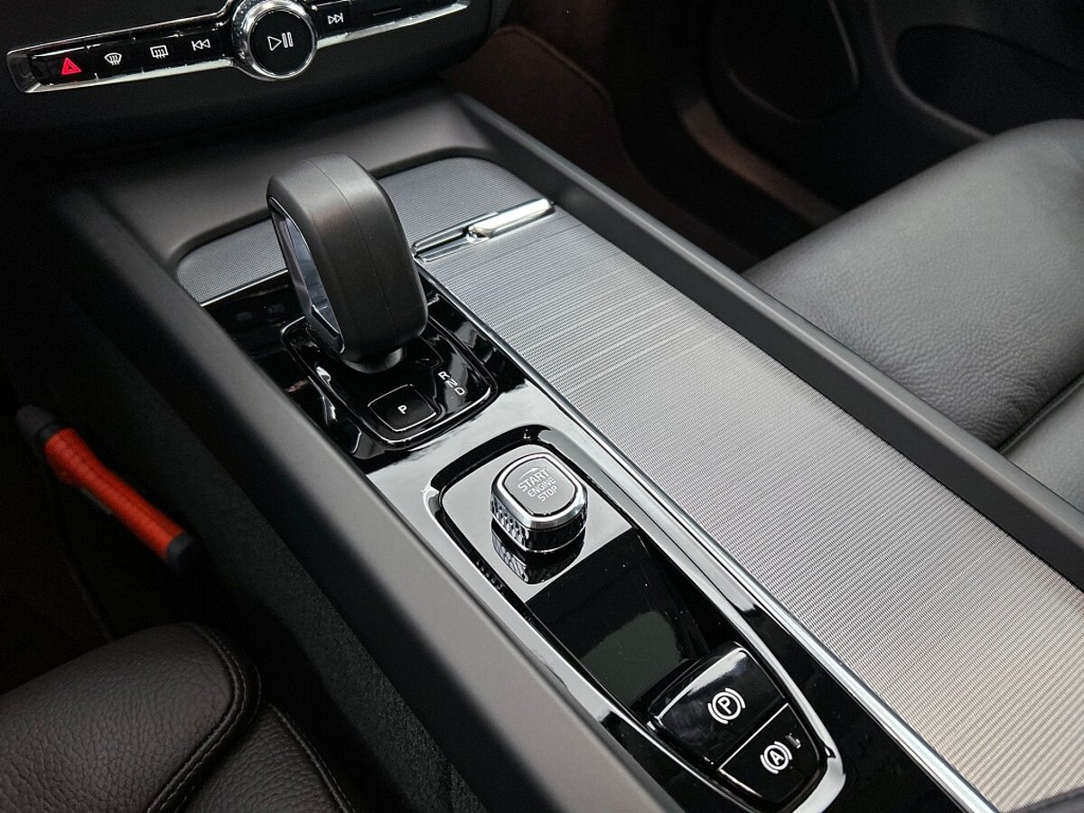 48687982 volvo xc60 2 0 t6 awd ultra dark 44987b