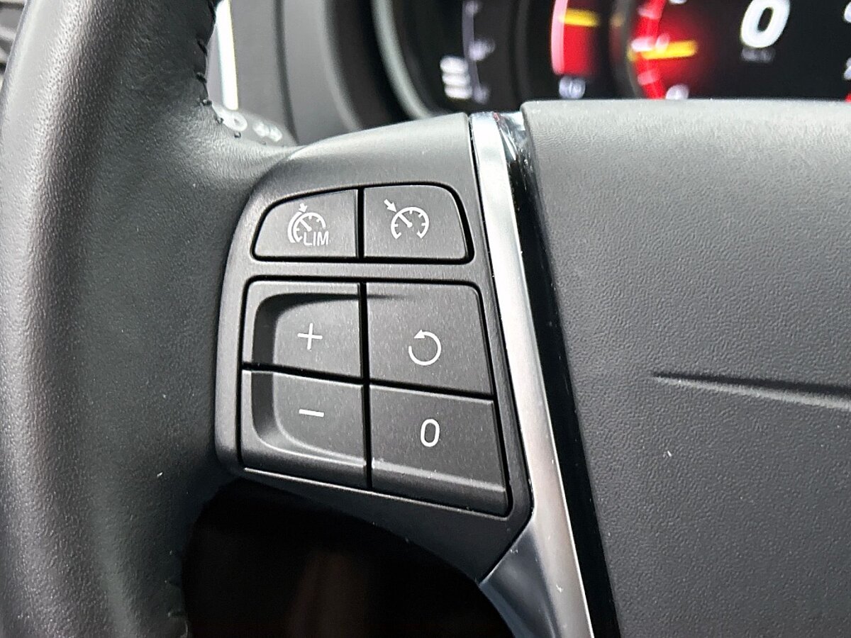 49484294 volvo v40 cross country 1 5 t3 polar luxury trekhaak panoramadak harman kardon 7 02