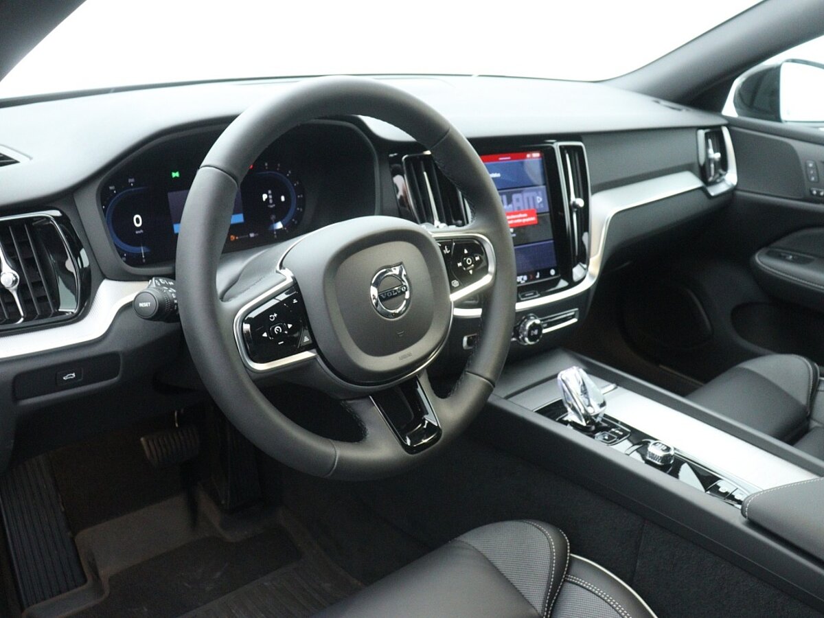 43755968 volvo v60 2 0 b3 plus dark sportstoelen zwarte hemel camera 5 14