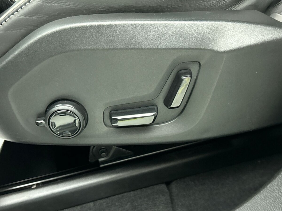 49295812 volvo xc60 2 0 t8 recharge r design 42