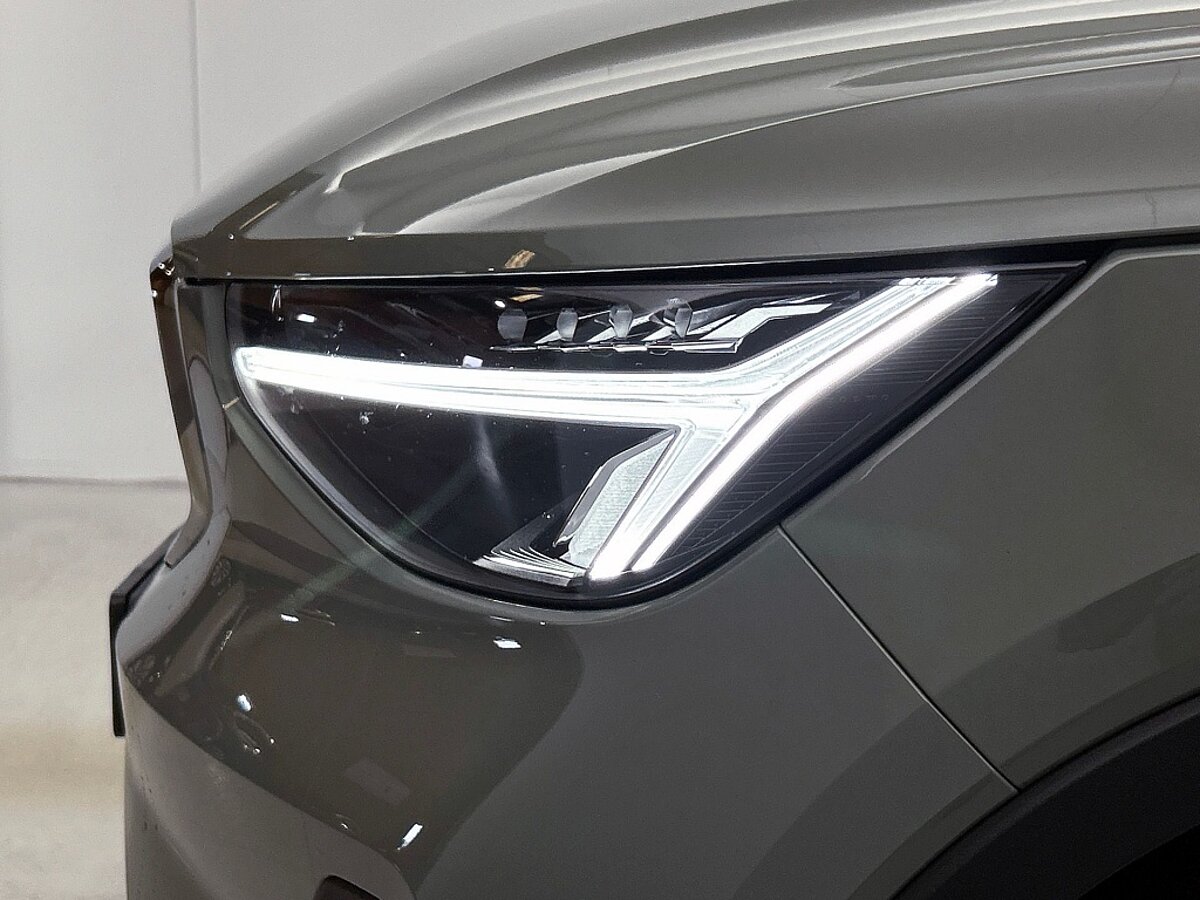 49484327 volvo xc40 1 5 t4 plug in hybrid core bright navigatie sensoren voor 54