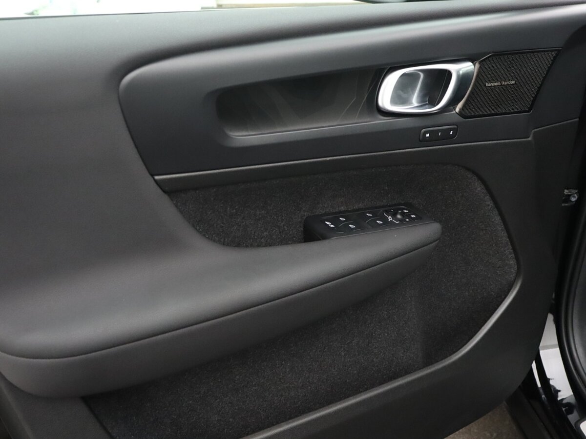 35007209 volvo xc40 1 5 t4 recharge ultimate dark a35cf7