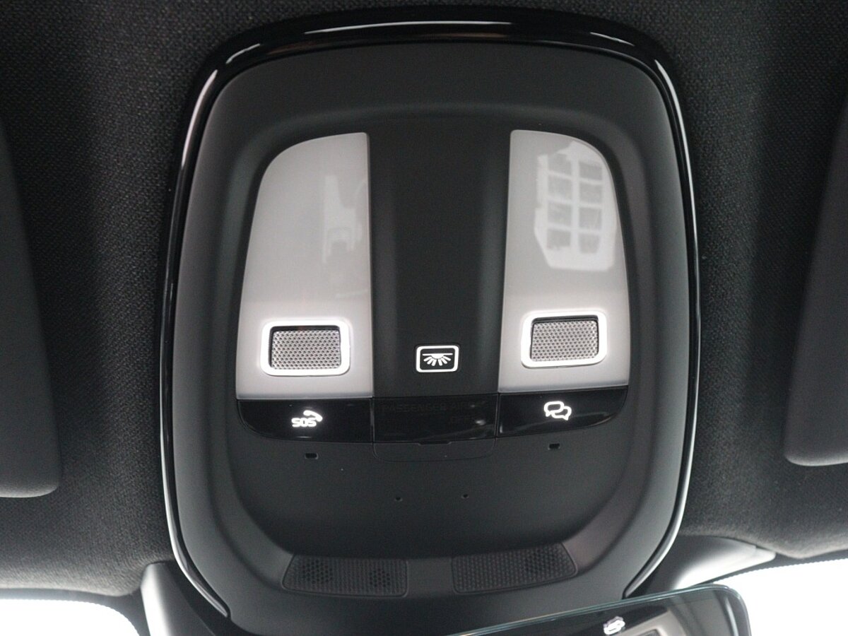 41639630 volvo xc40 recharge plus black pack e1ae04