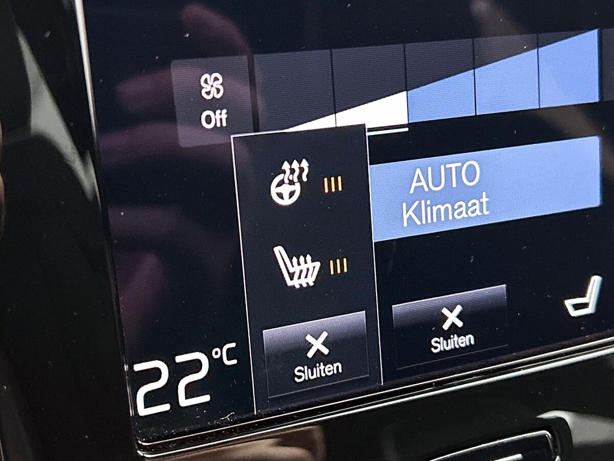 45916107 volvo xc40 1 5 t4 recharge r design harman kardon 35