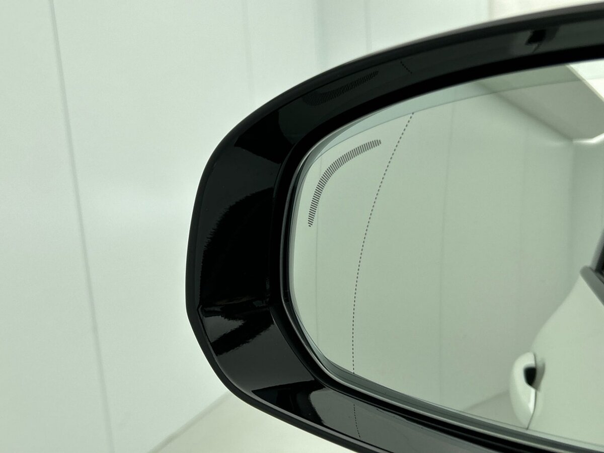 49295812 volvo xc60 2 0 t8 recharge r design 01