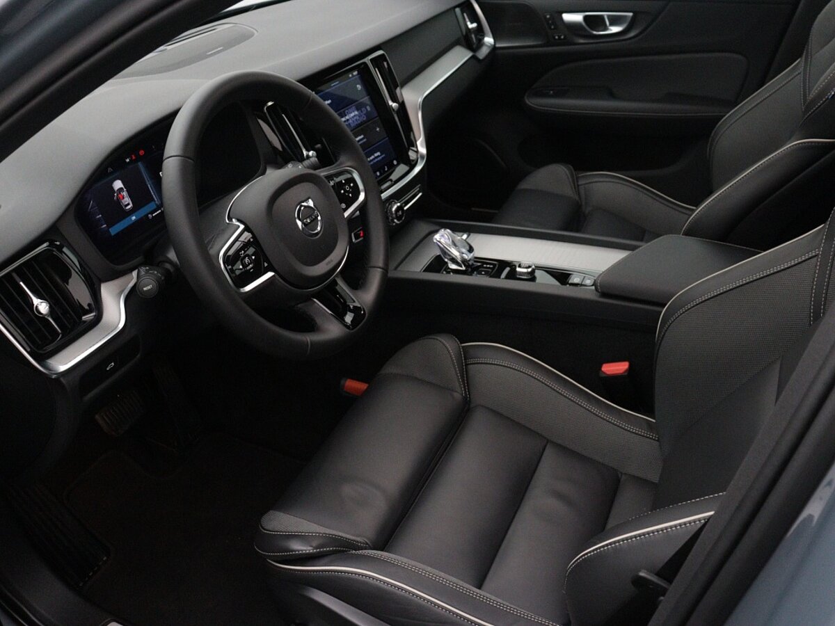 42420857 volvo v60 2 0 b3 plus dark panoramadak harman kardon trekhaak 360 4 08