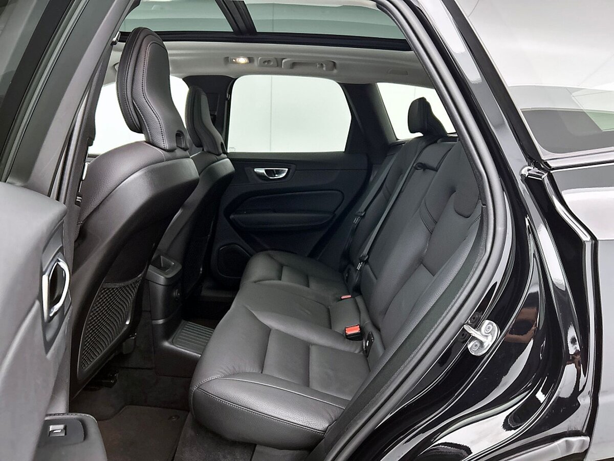 46205119 volvo xc60 2 0 t8 awd u dark 13