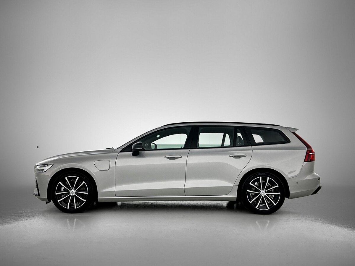 47443724 volvo v60 2 0 t6 awd plus dark 2 04