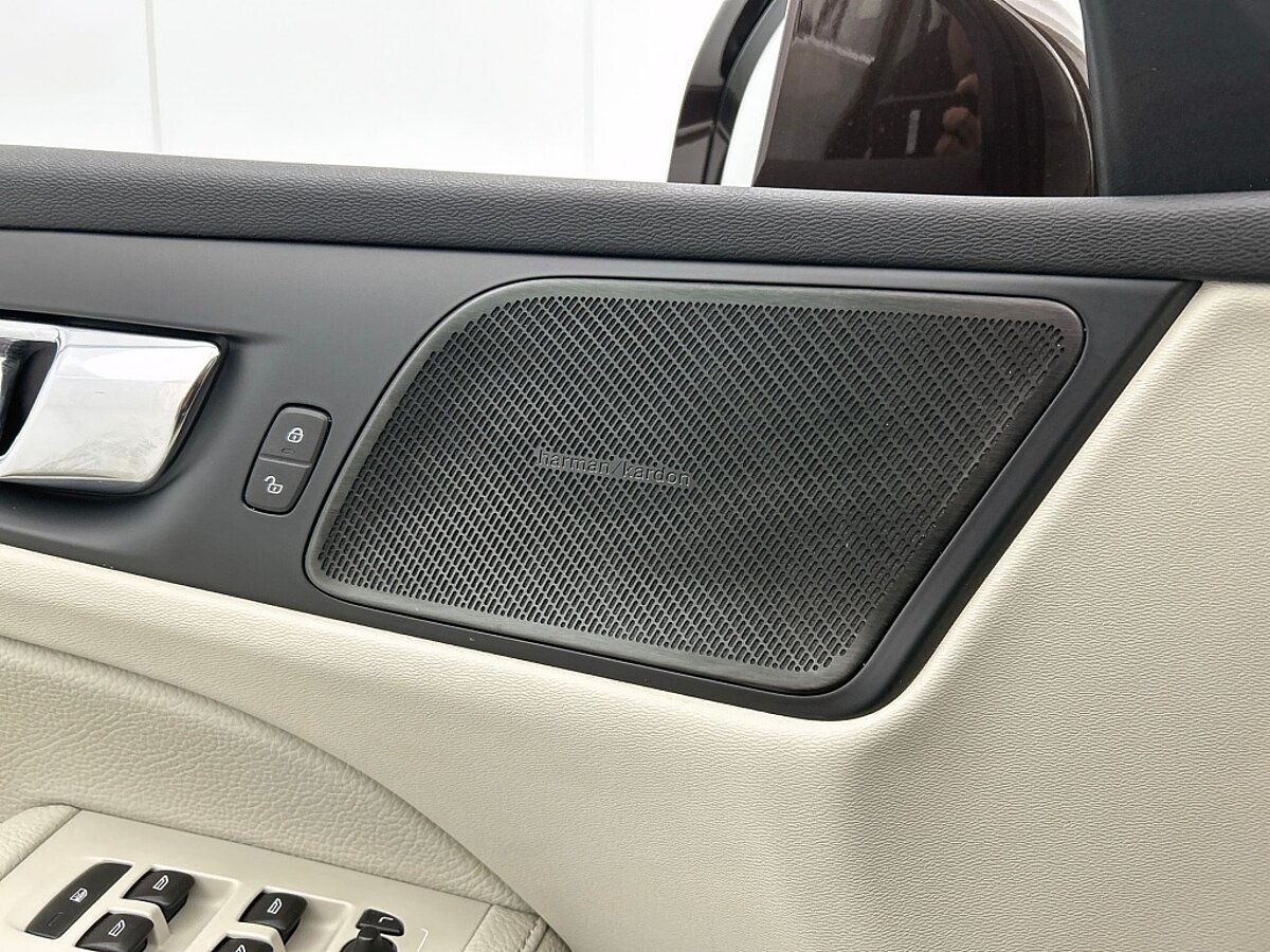 49484399 volvo v60 t5 momentum climate pack pilot assist camera h k blis 28