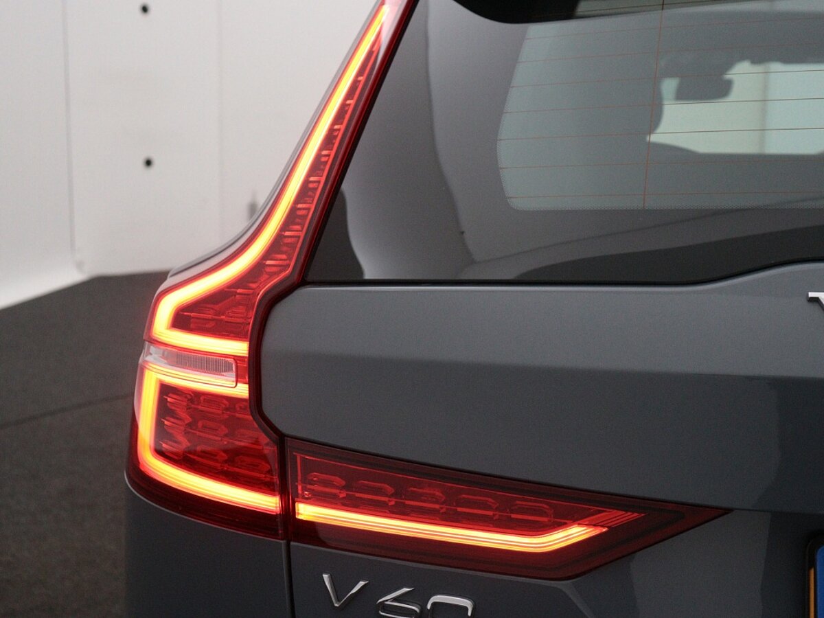 42420857 volvo v60 2 0 b3 plus dark panoramadak harman kardon trekhaak 360 5763b0