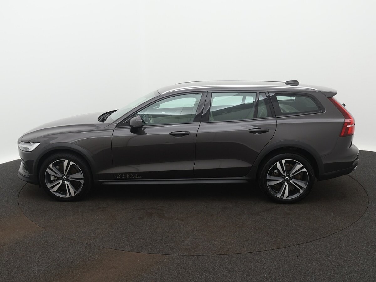 44271025 volvo v60 2 0 b5 cross country awd 2 01