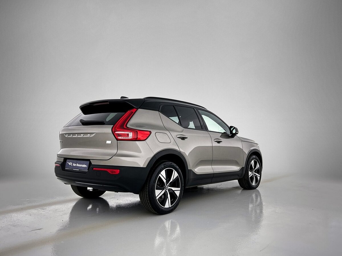 45077468 volvo xc40 1 5 t4 r design climate pack camera nubuck 8 02