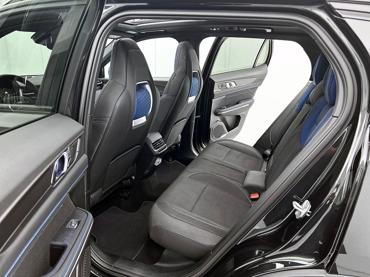 46742268 lynk co 01 1 5 phev black edition 45