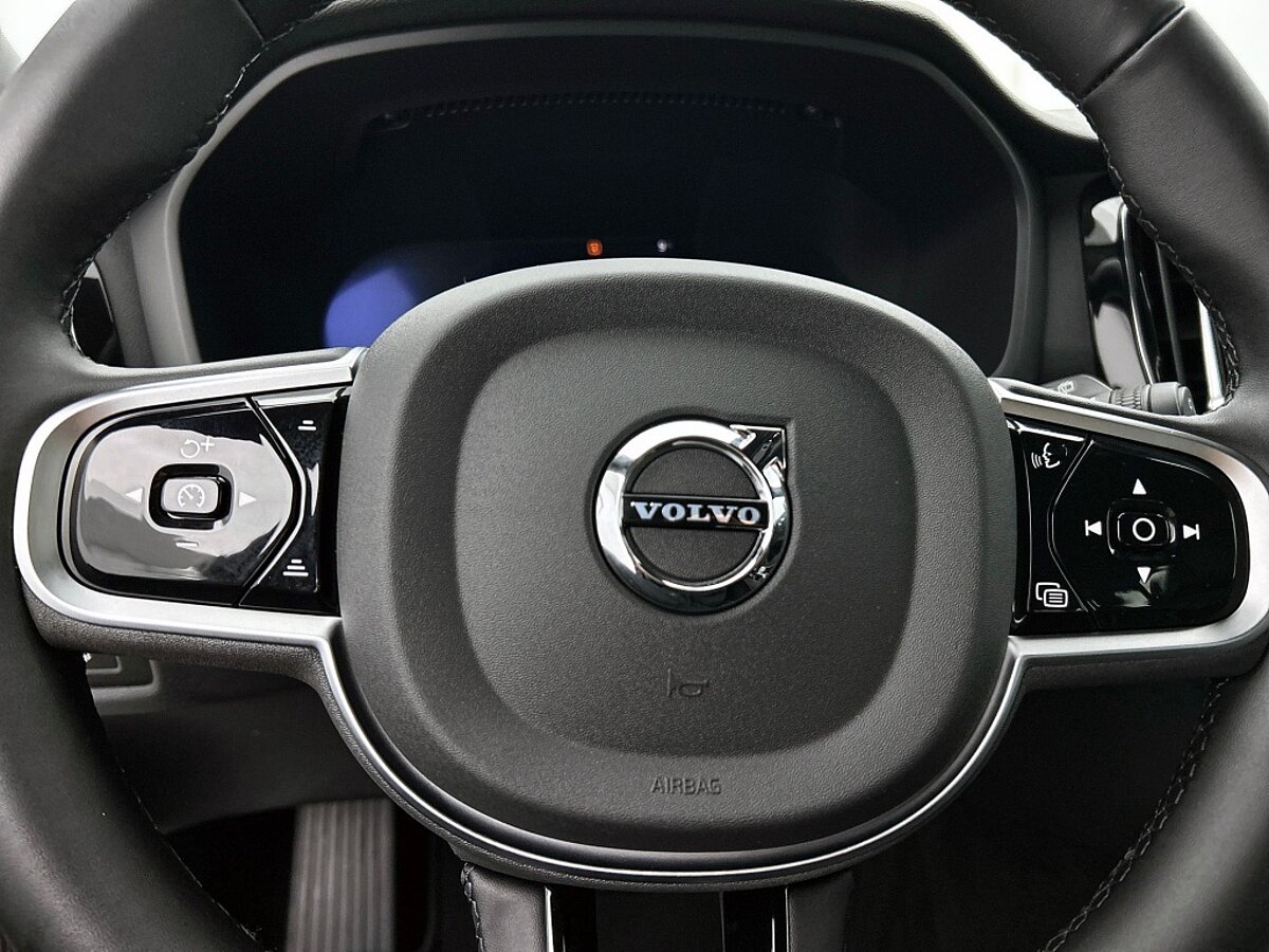 49833852 volvo v60 2 0 t6 awd plus dark trekhaak leder camera 360 harman ka 74