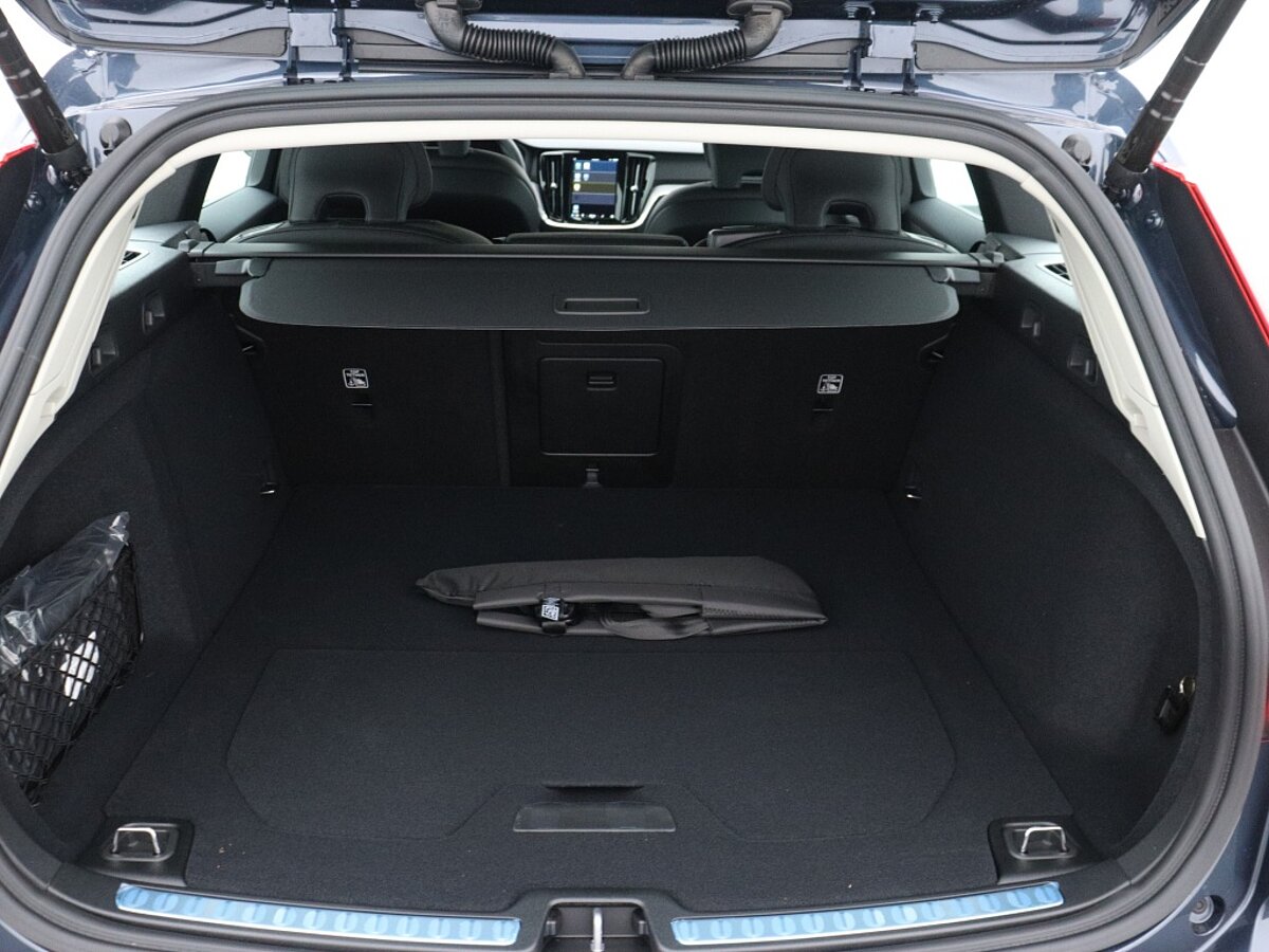 40173625 volvo v60 v60 b4 plus dark harman kardon audio nieuw uit voorraad 634059
