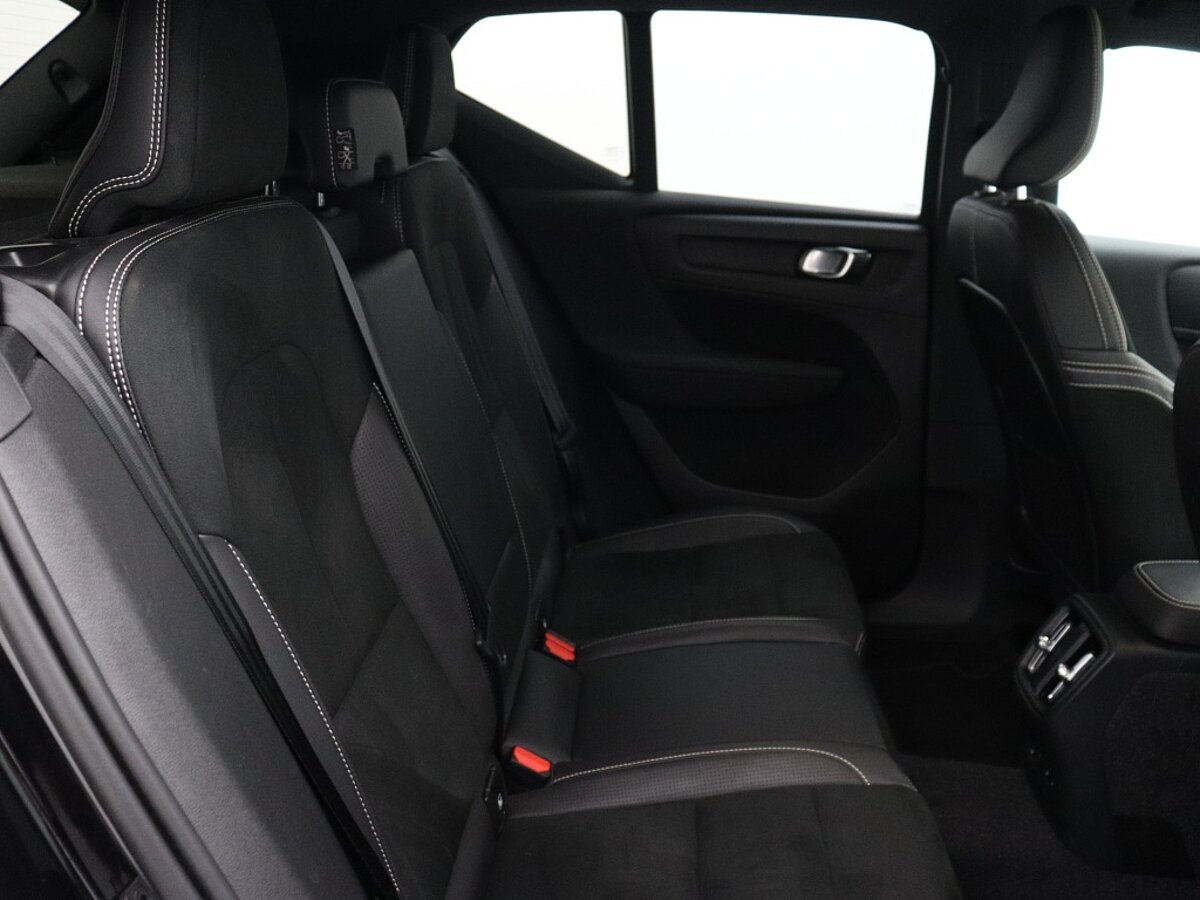 43837479 volvo xc40 recharge p8 awd r design 85