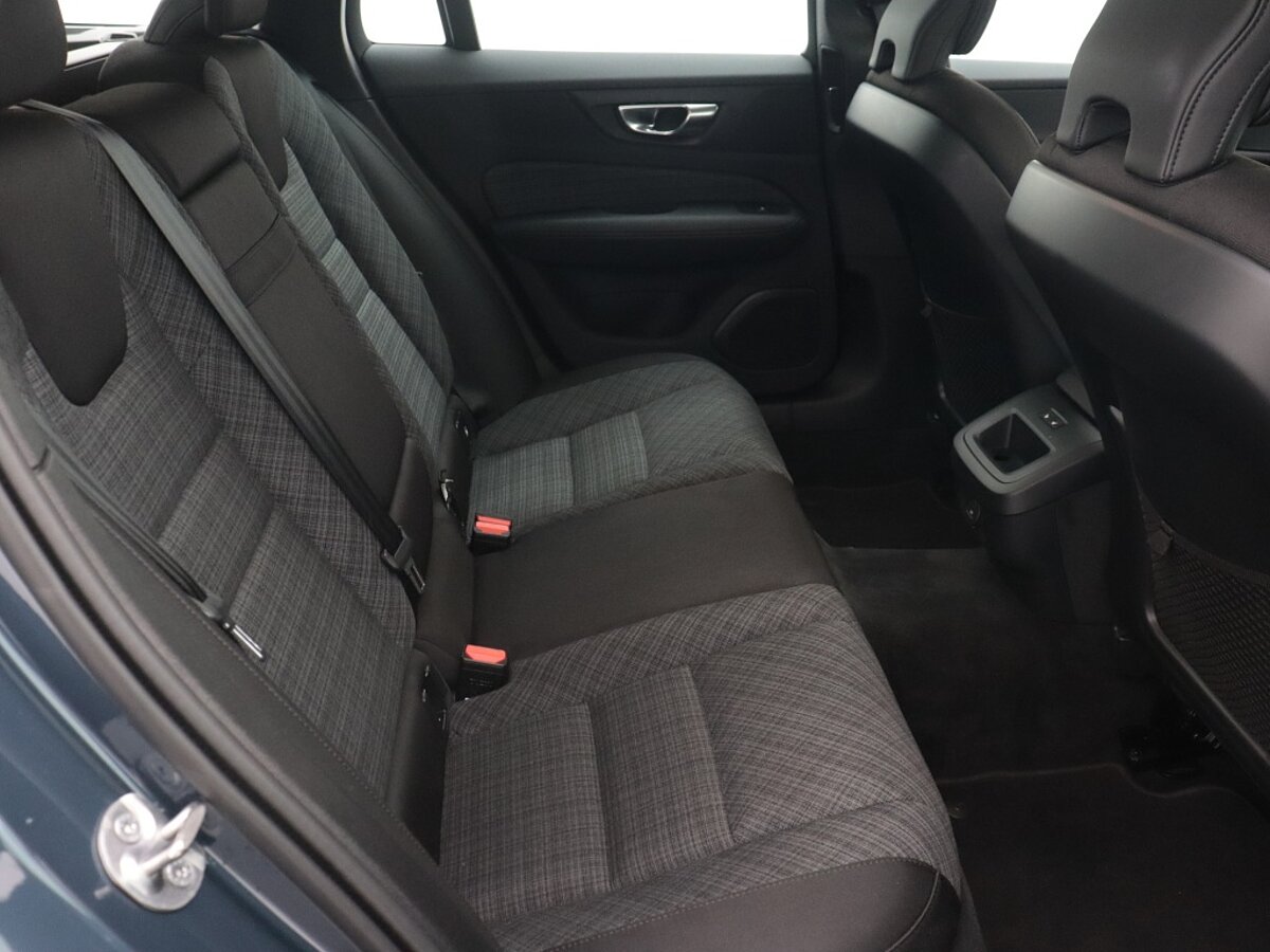 43879605 volvo v60 2 0 b3 essential driver assist climate 18 trekhaak 427375