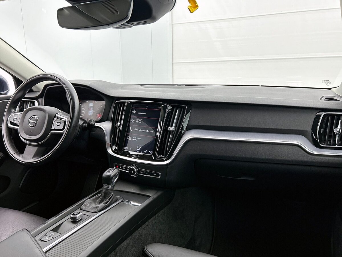 46664850 volvo v60 2 0 t5 momentum 44