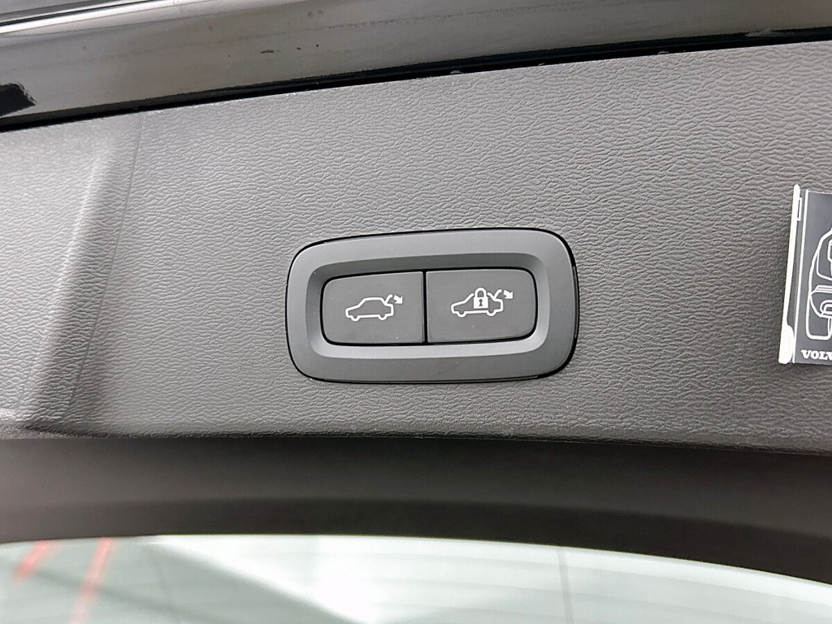 48694149 volvo xc40 1 5 t4 recharge r design 34