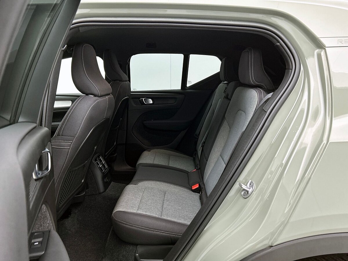 49484327 volvo xc40 1 5 t4 plug in hybrid core bright navigatie sensoren voor 7 02