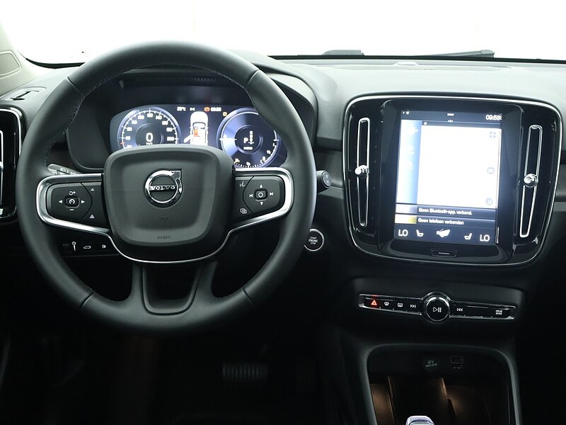 35007209 volvo xc40 1 5 t4 recharge ultimate dark 6 09