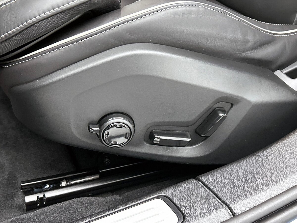 47465265 volvo v60 2 0 t6 plus dark trekhaak sport leder 360 blis pilot 56