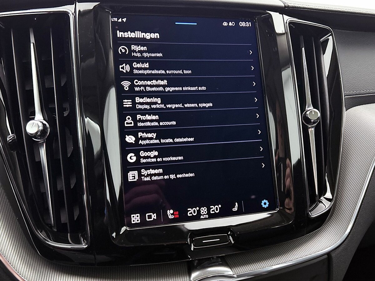 48687982 volvo xc60 2 0 t6 awd ultra dark 81