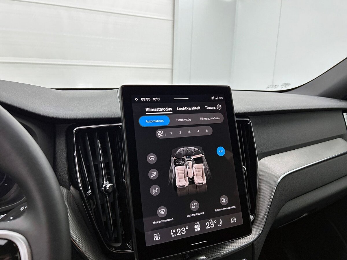 49427839 volvo xc60 t6 plus black edition nieuw voorraad onyx black nappa op 09