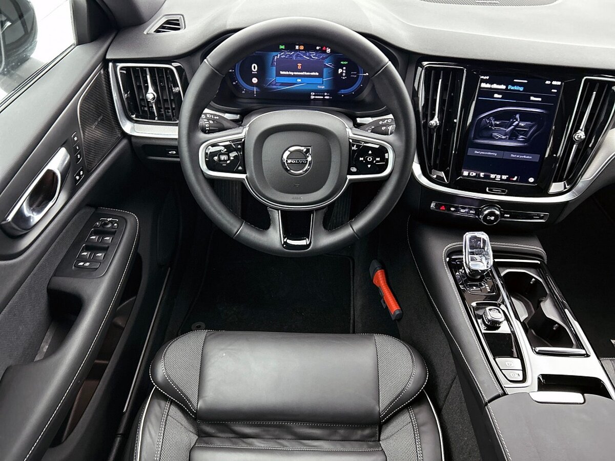 49833650 volvo v60 2 0 t6 awd plus dark trekhaak 360 camera harman kardon aud 71