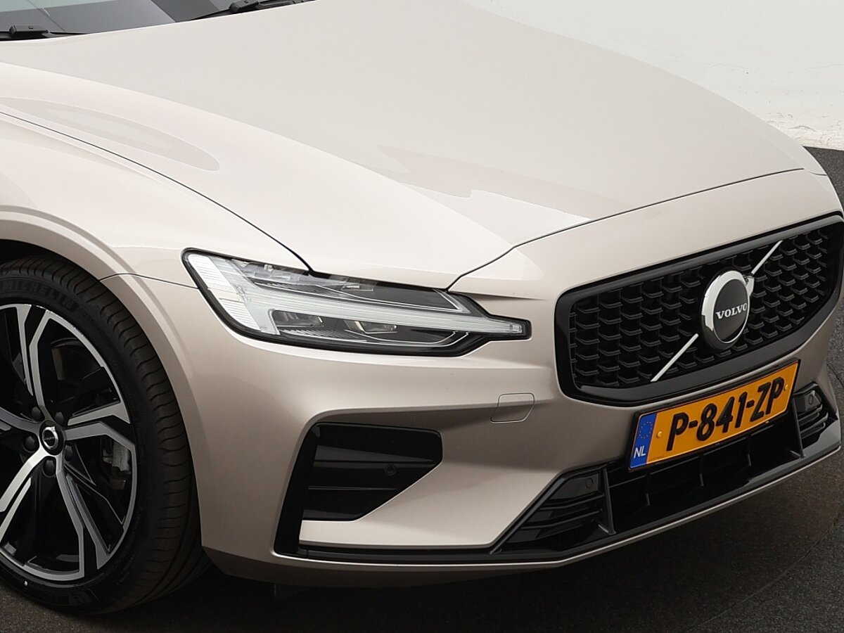 35173088 volvo v60 2 0 b4 plus dark 12