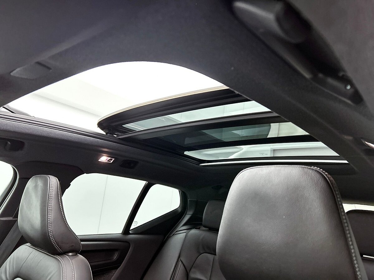 46877628 volvo xc40 1 5 t5 rech r design panorama dak harman kardon 11