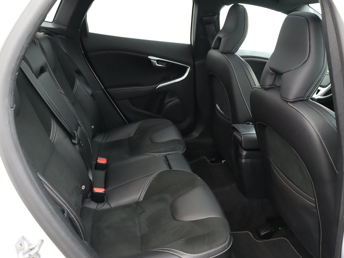 36012027 volvo v40 1 5 t3 polar sport 85