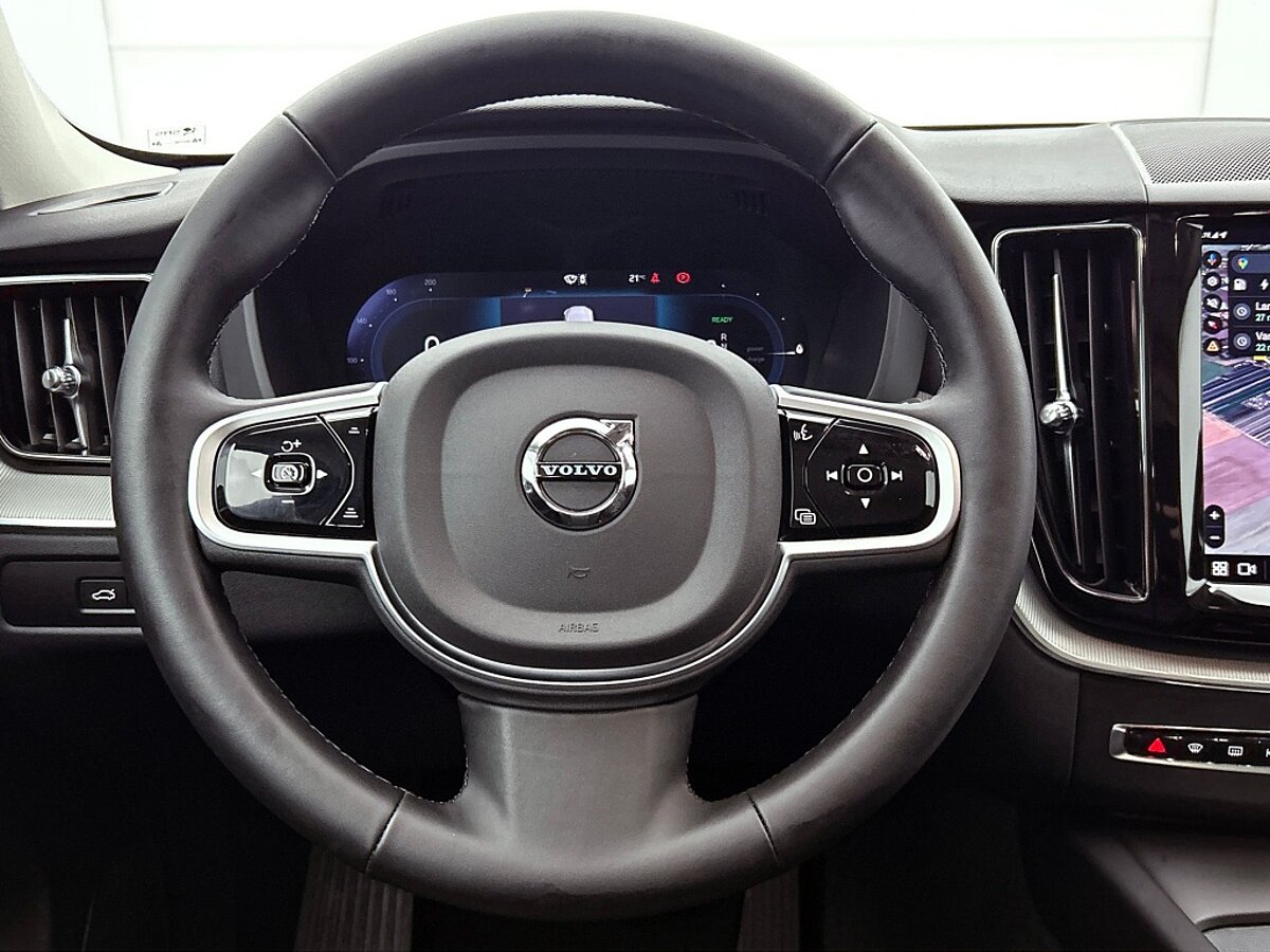 43680818 volvo xc60 2 0 t8 awd plus dark harman kardon panoramadak 21 lm velg 81