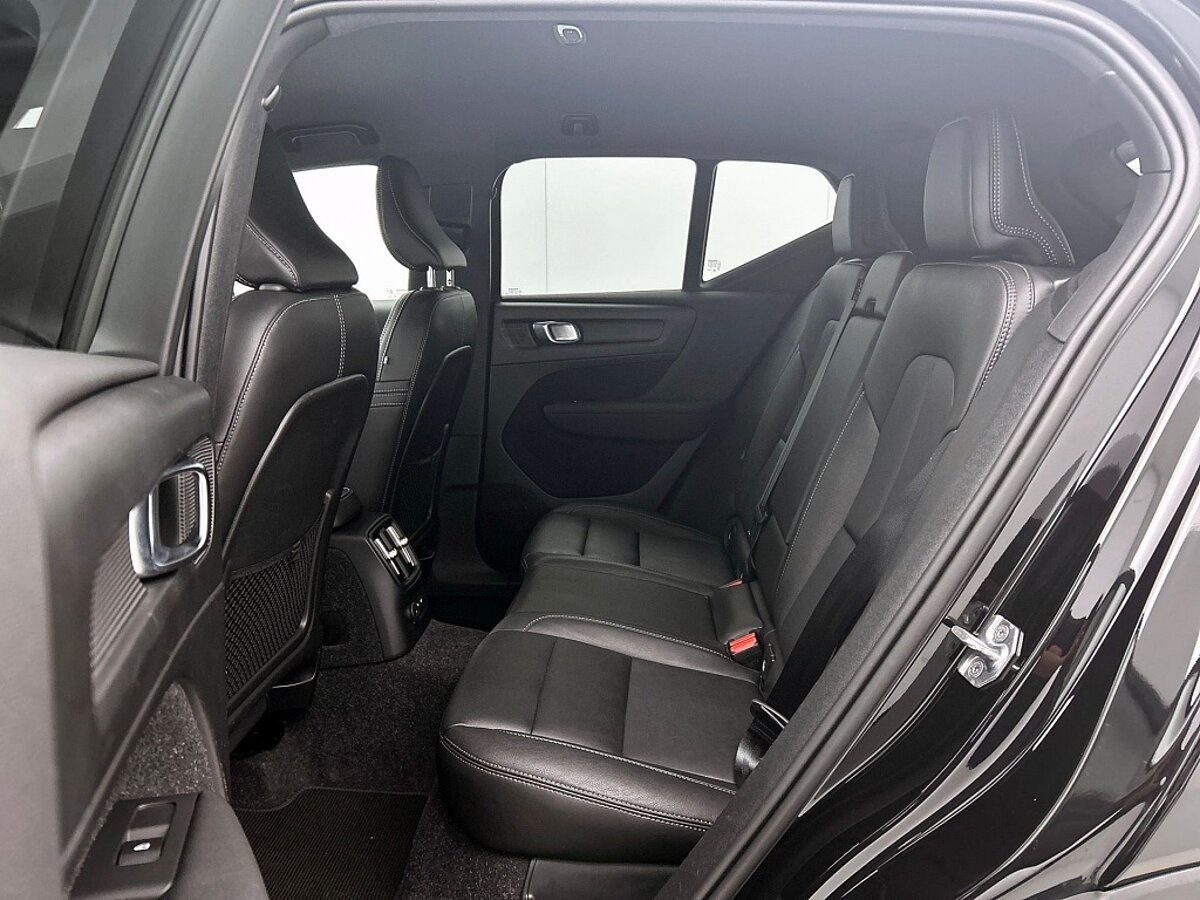45831244 volvo xc40 1 5 t5 recharge r design 57